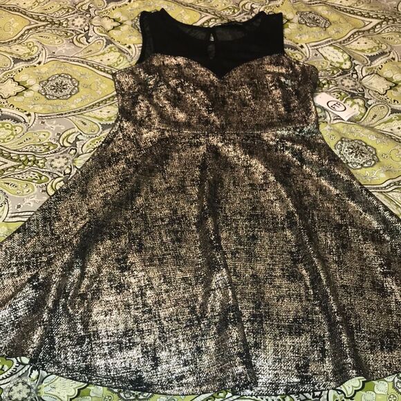 Plus size Gold and black cocktail dress - Picture 4 of 6